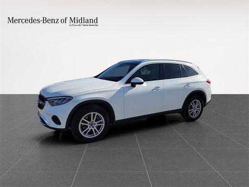 Used 2025 Mercedes-Benz GLC 300 4MATIC image 4