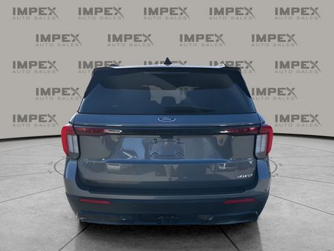Used 2025 Ford Explorer ST-Line w/ ST-Line Street Pack image 4