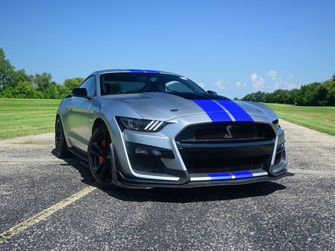 Used 2022 Ford Mustang Shelby GT500 w/ Technology Package RWD image 3