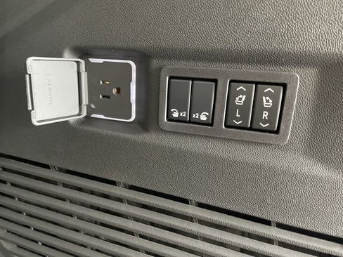 New 2026 GMC Yukon Denali w/ Sun & Power Step Package image 10