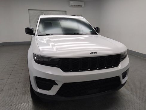 Used 2023 Jeep Grand Cherokee Altitude AWD/4WD image 15
