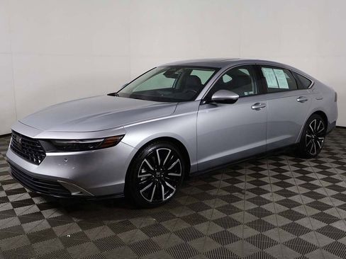 Used 2024 Honda Accord Touring image 3