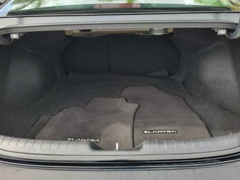 Certified 2023 Hyundai Elantra Limited FWD image 5