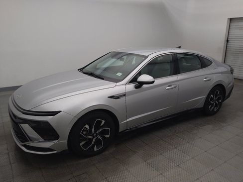 Used 2025 Hyundai Sonata SEL FWD image 2