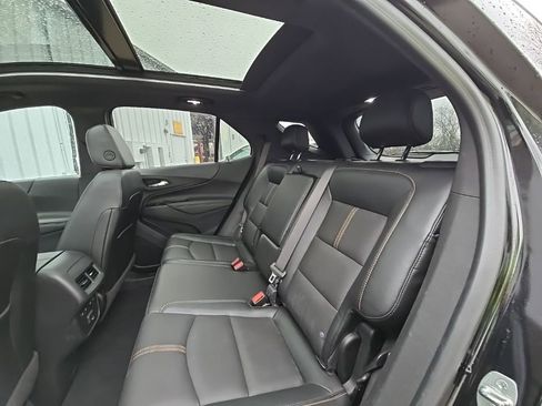 Used 2023 Chevrolet Equinox Premier image 16