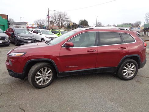 Used 2017 Jeep Cherokee Limited image 3
