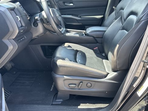 Used 2023 Nissan Pathfinder SL w/ Lighting Package (N92) AWD/4WD image 9
