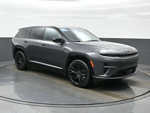 Used 2024 Jeep Wagoneer Launch Edition image 8