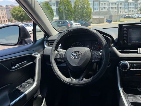 Used 2020 Toyota RAV4 XLE w/ Convenience Package FWD image 26