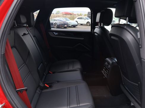 Certified 2025 Porsche Cayenne E-Hybrid AWD/4WD image 26