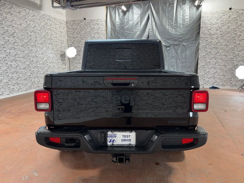 Used 2021 Jeep Gladiator Sport image 5