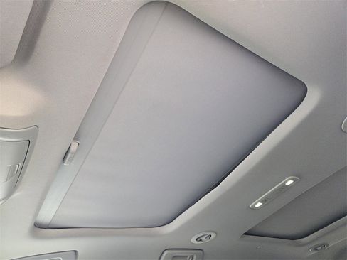 Used 2022 GMC Acadia AT4 w/ Technology Package image 27