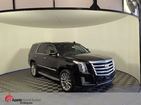 Used 2015 Cadillac Escalade Luxury image 1