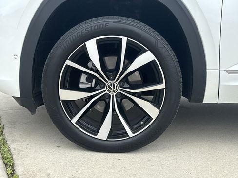 Used 2024 Volkswagen Atlas SEL Premium R-Line AWD/4WD image 9