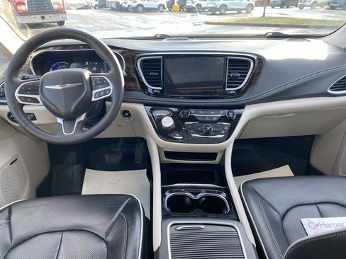 Used 2022 Chrysler Pacifica Limited image 26