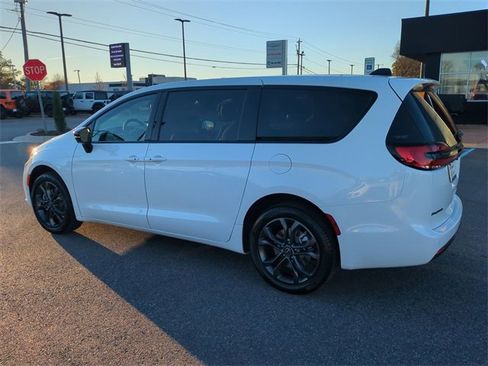 New 2026 Chrysler Pacifica Select image 6