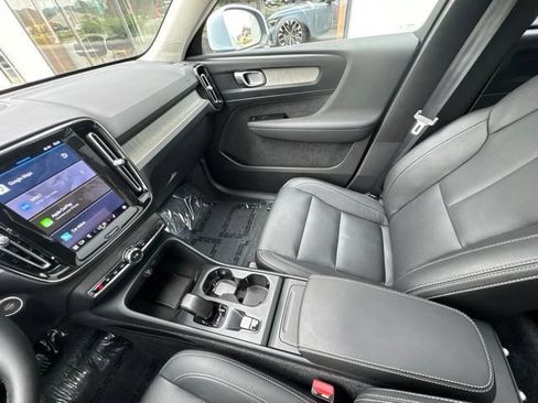 Certified 2025 Volvo XC40 B5 Core AWD/4WD image 21