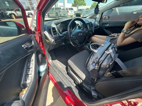 Used 2018 Kia Forte S w/ S Technology Plus Package FWD image 8