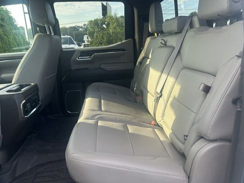 Used 2023 GMC Sierra 1500 SLT w/ SLT Premium Plus Package AWD/4WD image 16