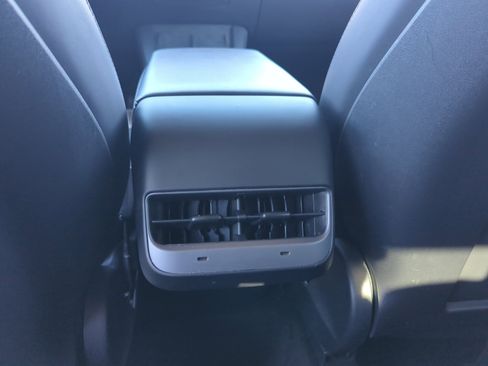 Used 2022 Tesla Model Y Performance image 28