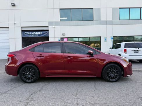 Used 2022 Toyota Corolla LE FWD image 3