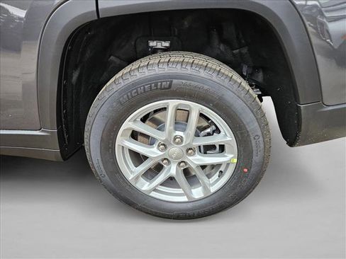 New 2025 Jeep Grand Cherokee L Laredo image 10