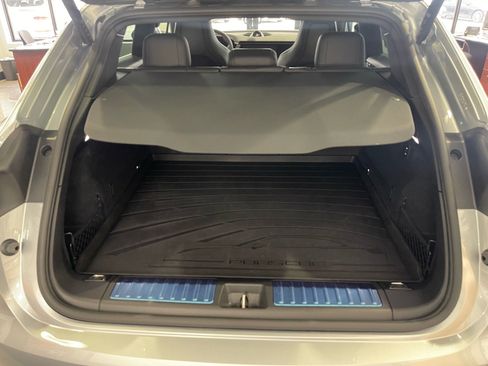 Used 2025 Porsche Macan 4S Electric AWD/4WD image 33