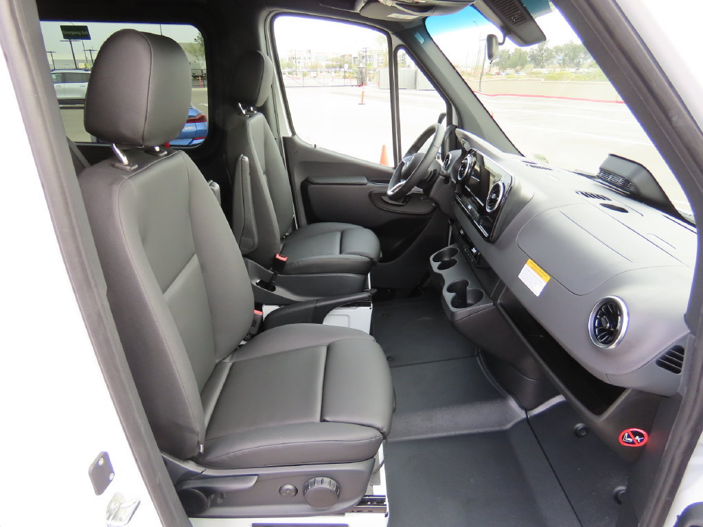 Used 2025 Mercedes-Benz Sprinter 2500 image 21