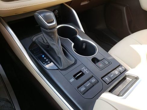 Used 2022 Toyota Highlander XLE image 28