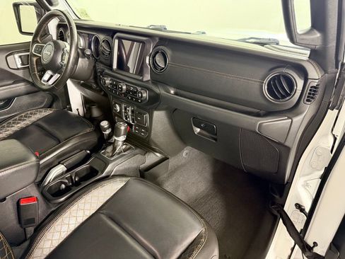 Used 2020 Jeep Wrangler Unlimited Sahara AWD/4WD image 34