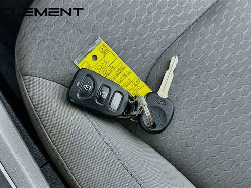 Used 2019 Hyundai Elantra SE FWD image 23