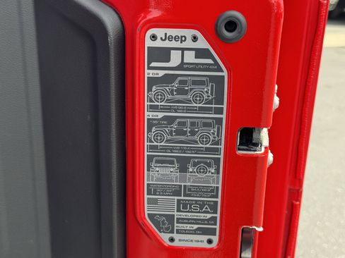 Used 2025 Jeep Wrangler Sahara w/ Safety Group image 42