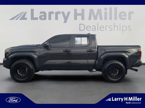 Used 2024 Toyota Tacoma TRD Sport image 2