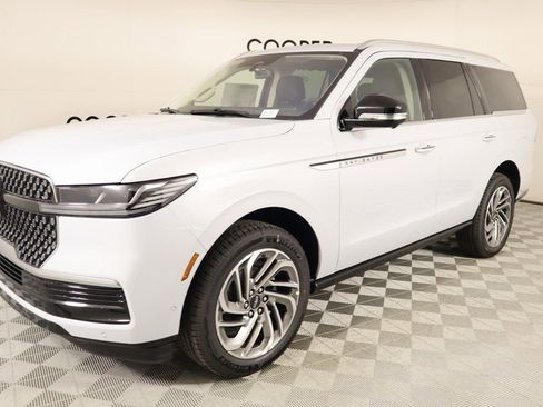 New 2025 Lincoln Navigator Reserve AWD/4WD image 10