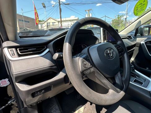 Used 2025 Toyota RAV4 LE AWD/4WD image 8
