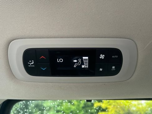 Used 2022 Chrysler Pacifica Touring-L AWD/4WD image 21