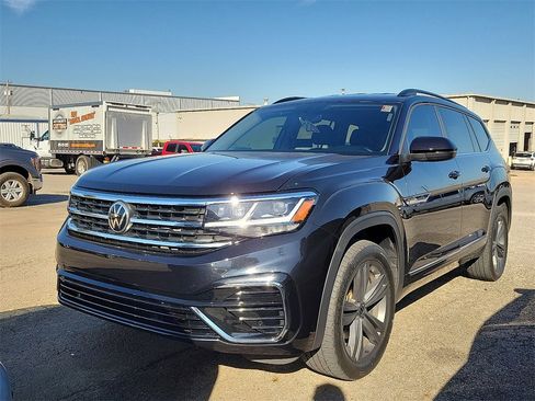 Used 2021 Volkswagen Atlas SE w/ Towing Package image 2