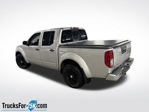 Used 2019 Nissan Frontier SV image 3