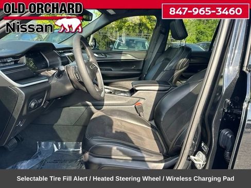 Used 2023 Jeep Grand Cherokee Altitude AWD/4WD image 11