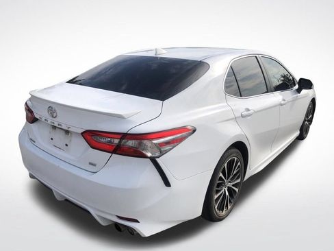 Used 2019 Toyota Camry SE FWD image 4