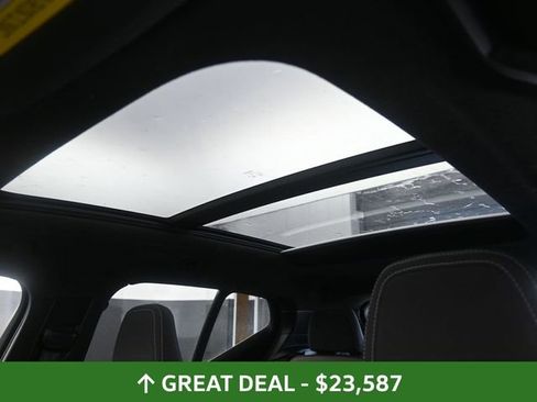 Used 2024 Volvo XC40 B5 Core image 20