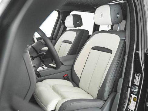 New 2025 Rolls-Royce Cullinan Black Badge image 44