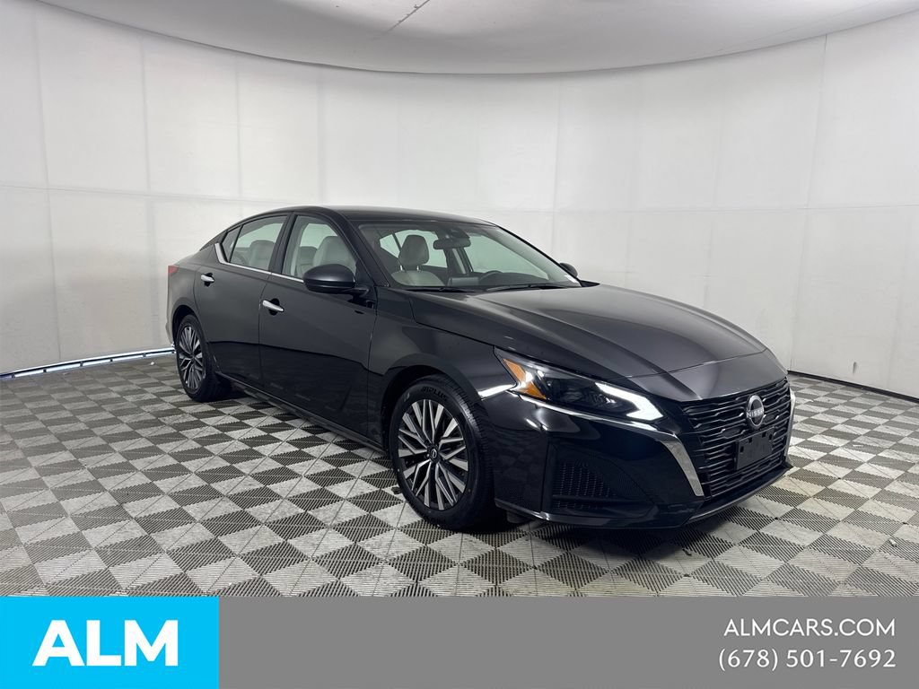 Used 2025 Nissan Altima 2.5 SV FWD image 3