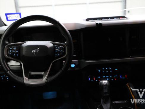Used 2023 Ford Bronco Badlands image 8