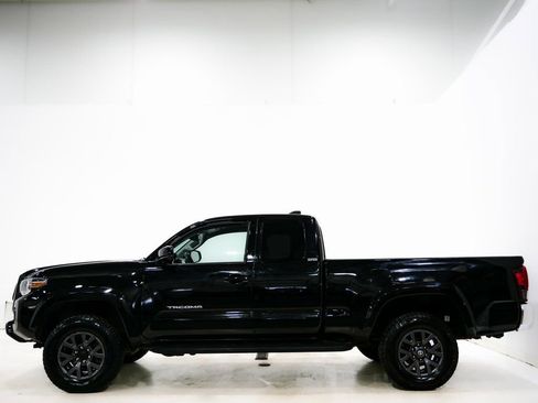 Used 2023 Toyota Tacoma SR5 image 4