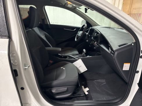 New 2025 Kia Niro LX image 12
