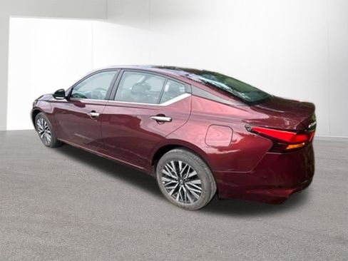 Used 2025 Nissan Altima 2.5 SV AWD/4WD image 2