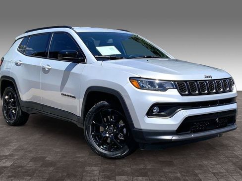 Certified 2026 Jeep Compass Latitude AWD/4WD image 3