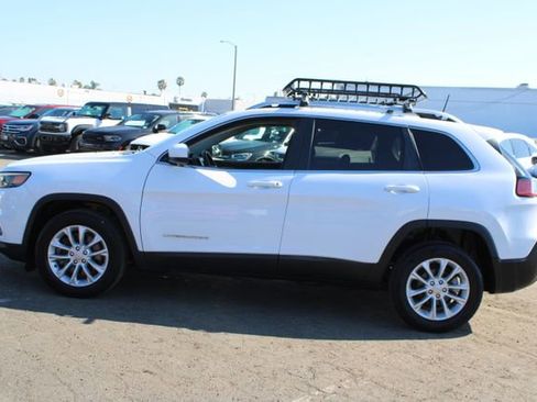 Used 2019 Jeep Cherokee Latitude w/ Popular Appearance Group image 9