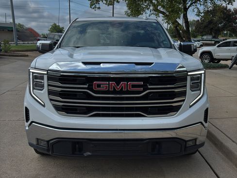Used 2025 GMC Sierra 1500 SLT RWD image 3